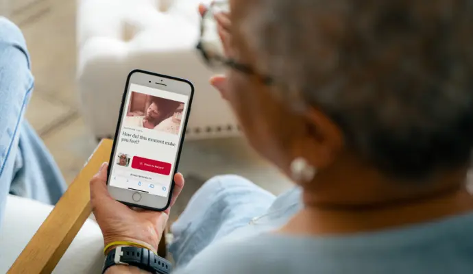 Person using Memoires app